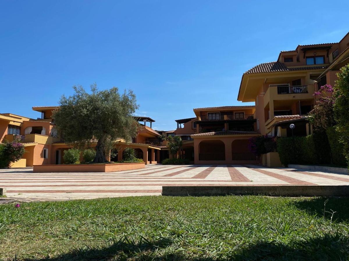 Ampio Trilocale Sul Golfo Di Marinella Villa Маринела Екстериор снимка