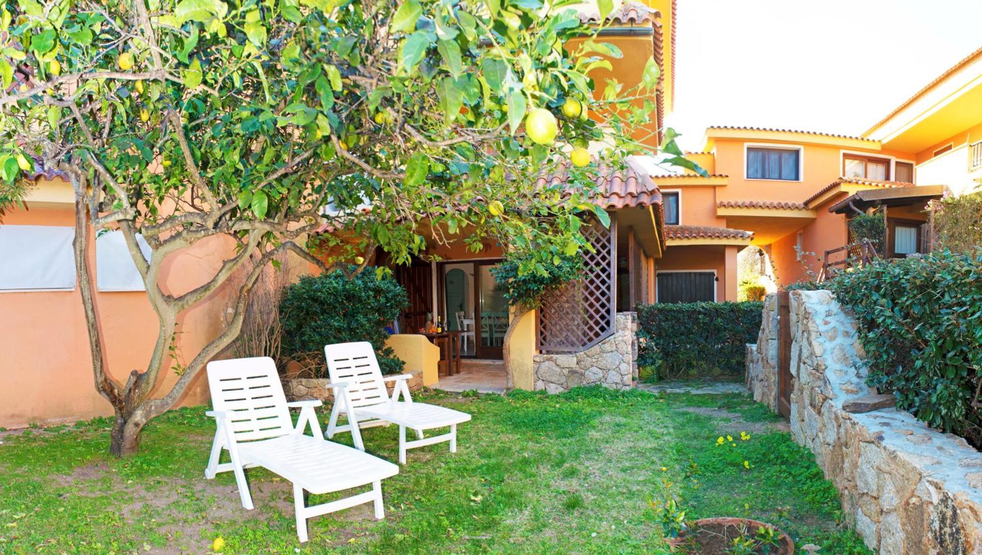 Ampio Trilocale Sul Golfo Di Marinella Villa Маринела Екстериор снимка