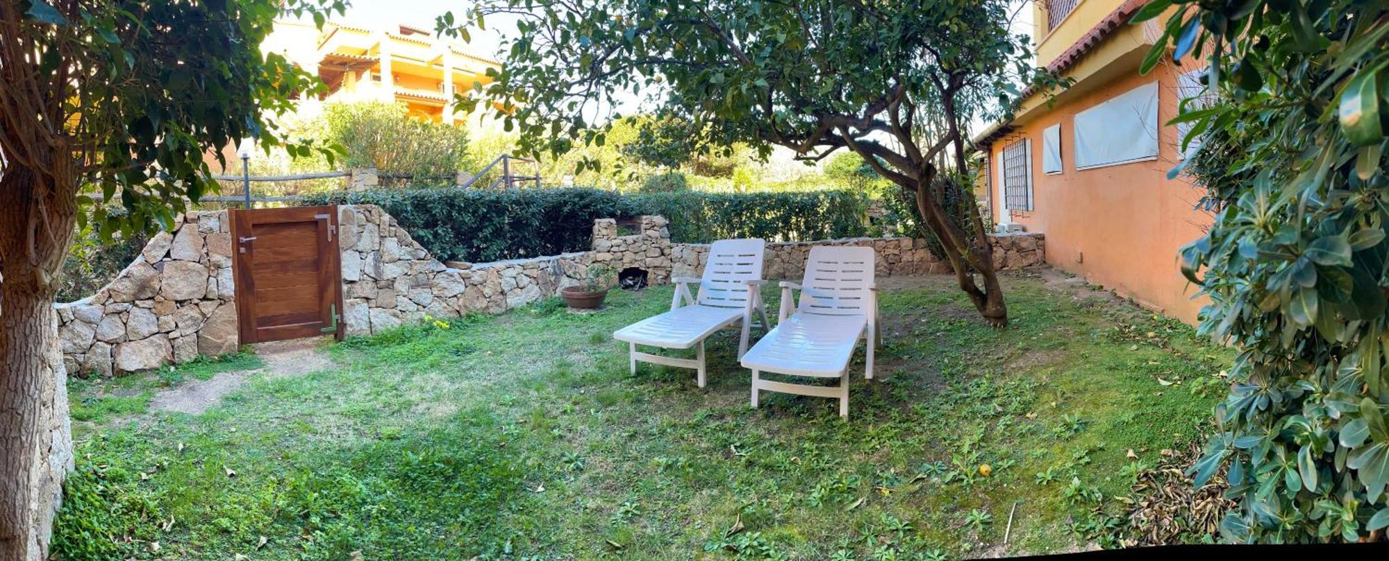 Ampio Trilocale Sul Golfo Di Marinella Villa Маринела Екстериор снимка
