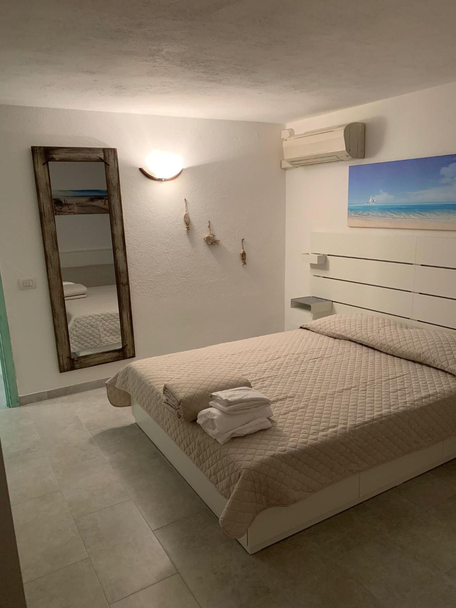 Ampio Trilocale Sul Golfo Di Marinella Villa Маринела Екстериор снимка